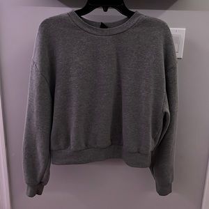 XL (juniors) Cropped Gray Sweatshirt